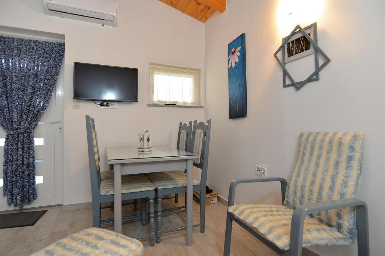 Apartments Jadranka 1279 Pomer Extérieur photo